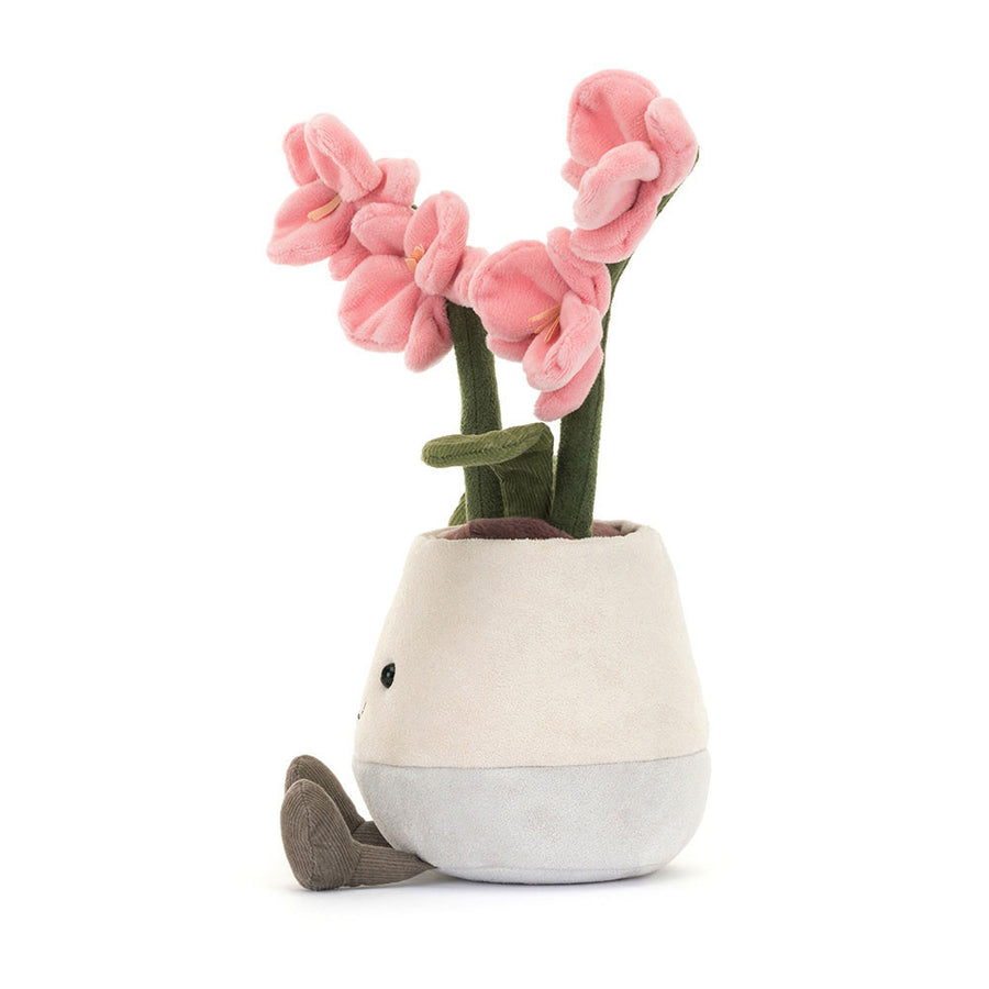 Jellycat Amuseables Potted Orchid sett fra siden – rosa plysjblomster på suedette-stilker i tofarget potte