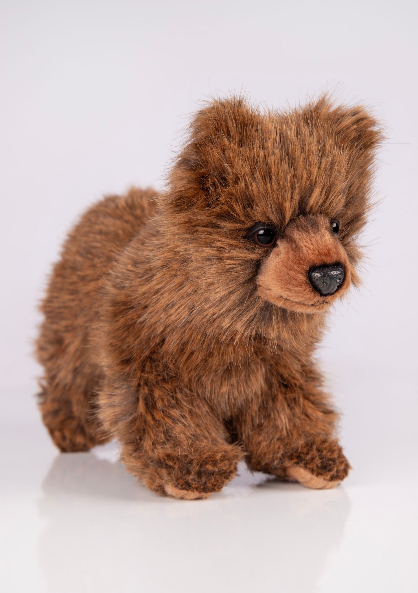 Hansa Creation | Grizzly Bear Cub Standing | Brun | 25 cm Side View - Bamsedyra AS