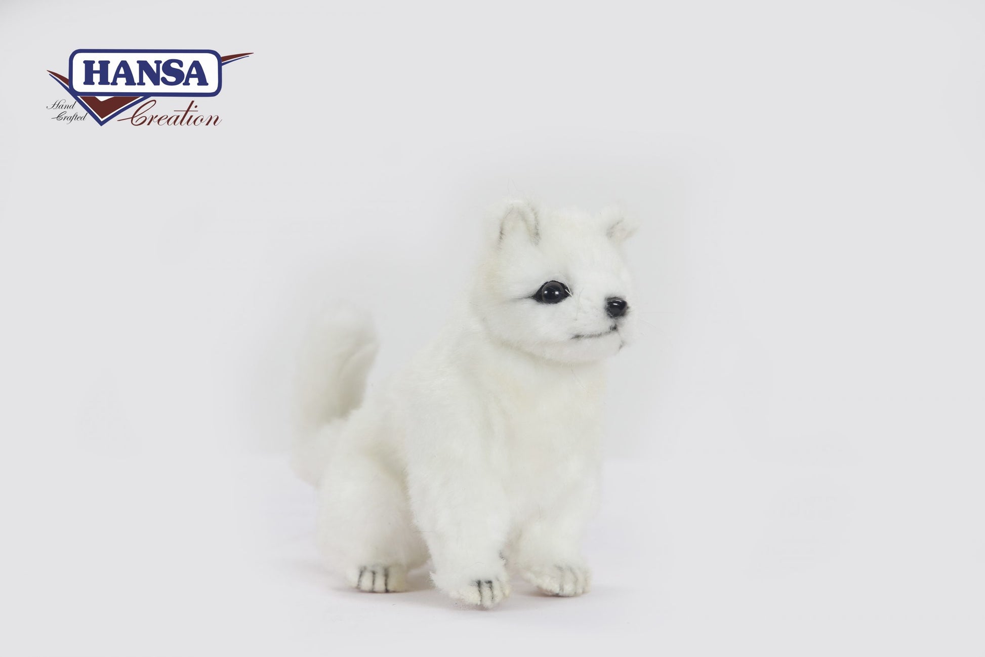 Arctic Fox Cub Sitting 14 cm | Hansa Creation (6830) - Bamsedyra AS
