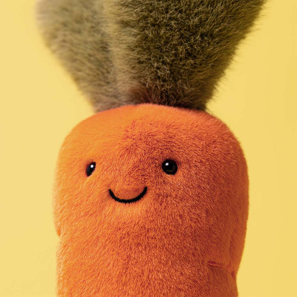Jellycat | Amuseables Carrot | Oransje | ca. 34 cm Detail - Bamsedyra AS
