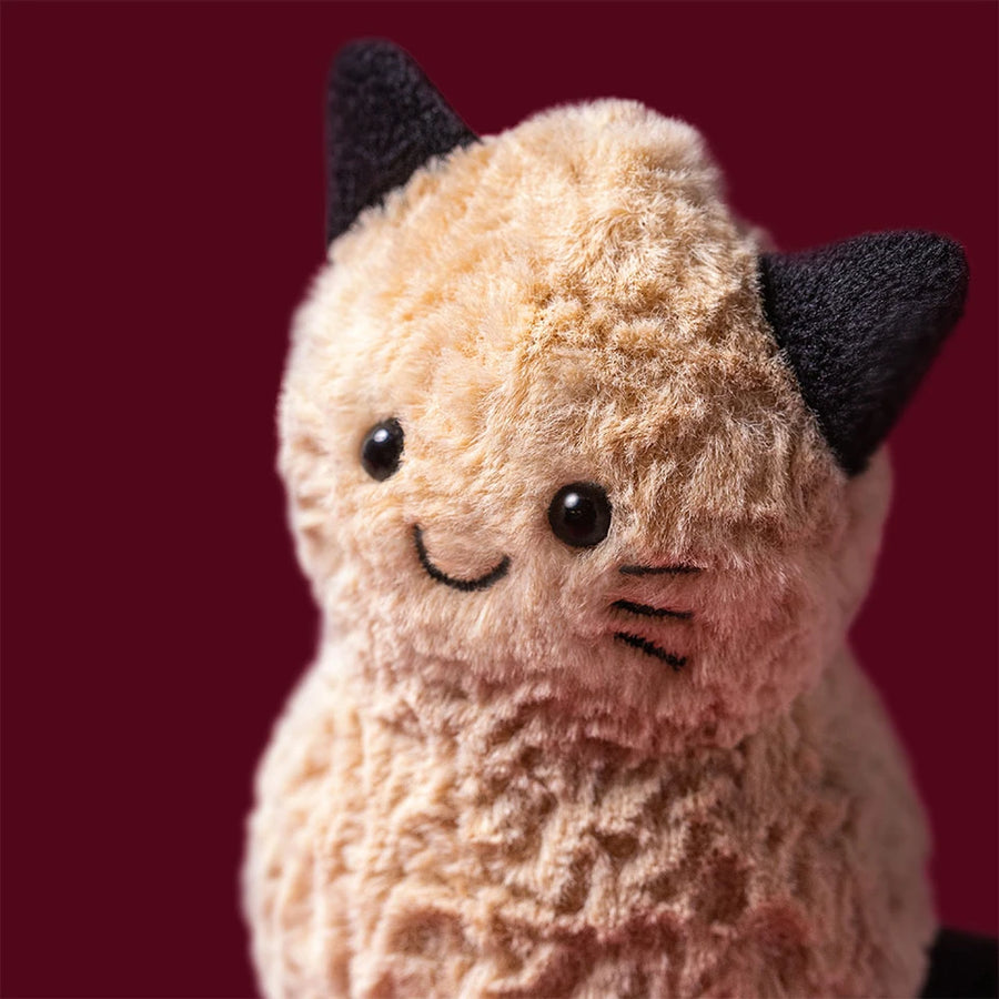 Jellycat Amuseables Peanut ‘Cat’ Outfit sett fra siden
