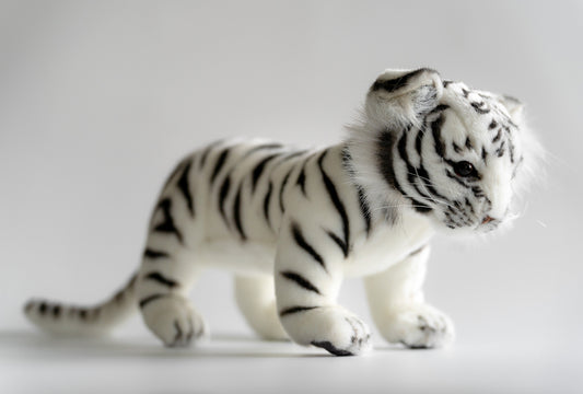Hvit Amurtiger Bamse 33 cm | Hansa Creation - Bamsedyra AS