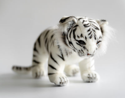 Hvit Amurtiger Bamse 33 cm | Hansa Creation - Bamsedyra AS
