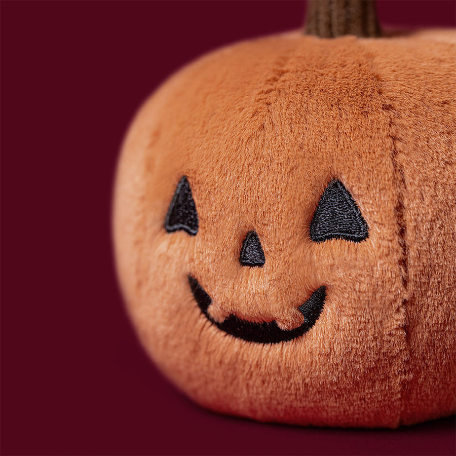 Jellycat Ooky Jack O Lantern sett fra siden