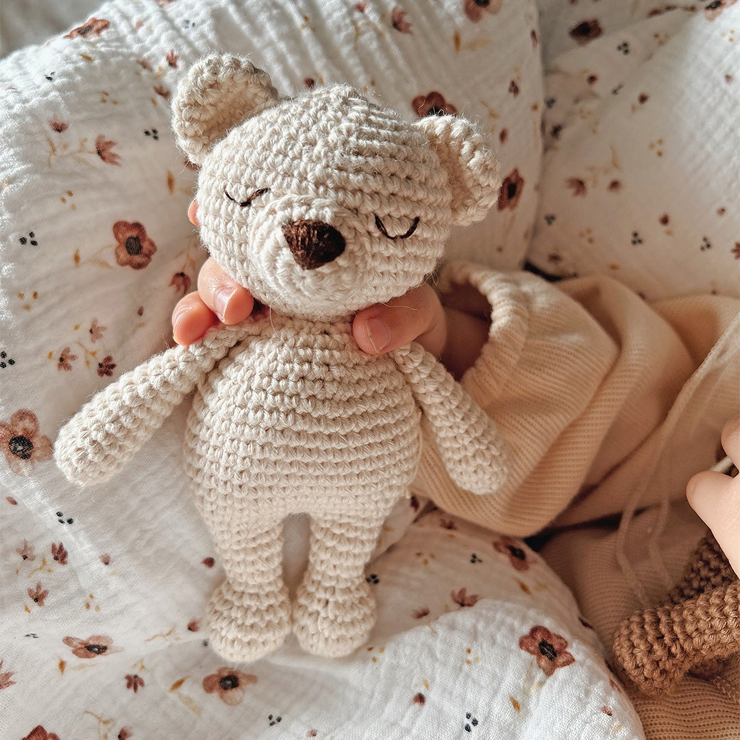 Heklet mini Polar Bear Side View | Patti Oslo - Bamsedyra AS