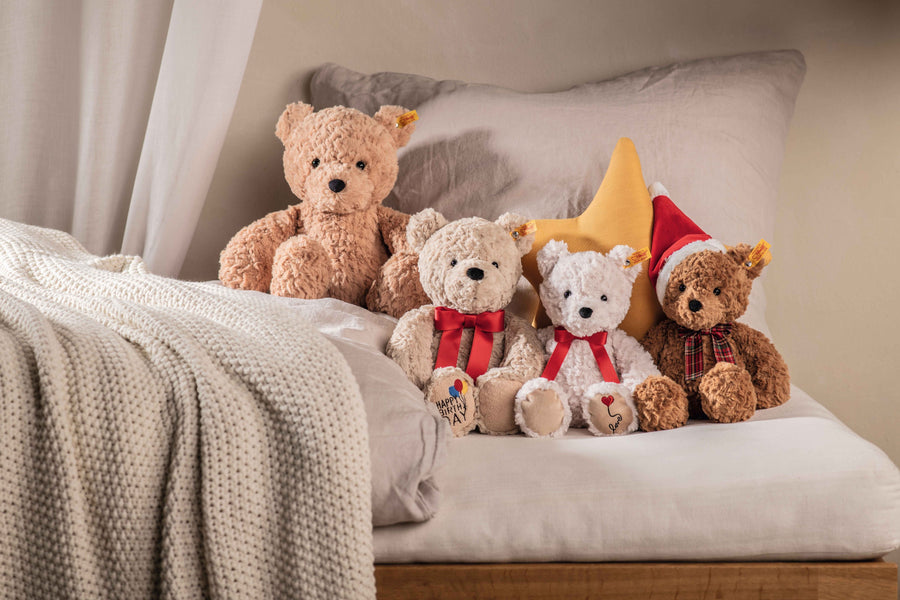Steiff Jimmy teddybjørn-familien i miljøbilde